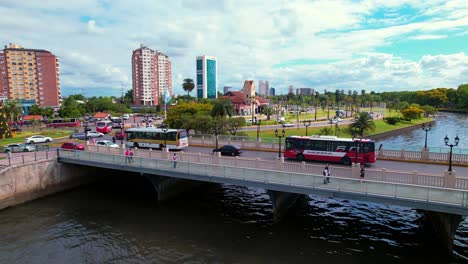 Aerial-view-dolly-in-of-the-Arístedes-Sacriste-bridge-in-Tigre,-Province-of-Buenos-Aires,-high-traffic-during-rush-hour