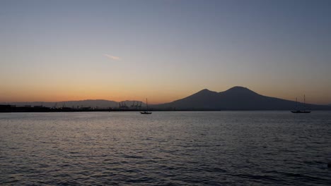 Sonnenaufgang-In-Neapel.-Italienischer-Morgen,-Beruhigend-Und-Entspannend