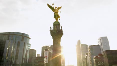 REVEAL-SHOT-OF-INDEPENDENCE-ANGEL-IN-MEXICO-CITY-AT-SUNSET