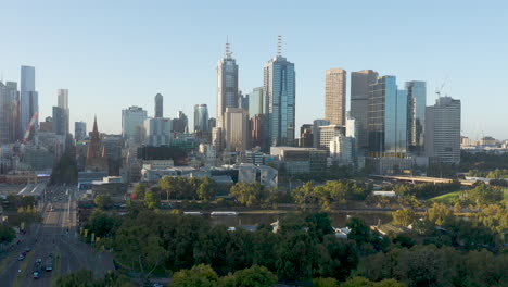 Aerial-tracking-shot-moving-towards-Fed-Square-in-Melbourne-during-summers-afternoon