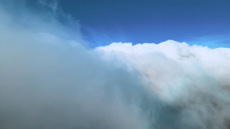 Luftaufnahme-Von-Rollenden-Wolken-Hoch-Im-Blauen-Himmel,-Anaga-gebirge-Spanien