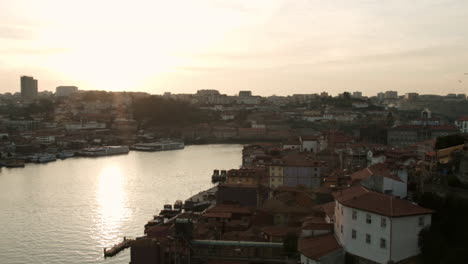 Vista-Del-Paisaje-De-La-Ciudad-De-Porto-Portugal