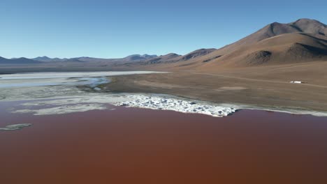 Laguna-Colorada-Bolivia,-Laguna-Del-Lago-Rojo,-Aérea-Sobre-El-Humedal-Panorámico-De-La-Madre-Tierra-No-Contaminada,-Maravilla-Natural-Cinematográfica