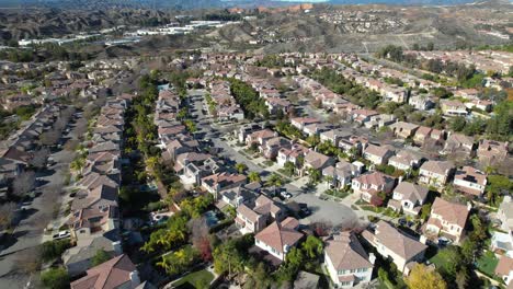Aerial-View-of-Valencia-Upscale-Residential-Neighborhood,-Santa-Clarita,-Los-Angeles-California-USA,-Homes-and-Streets