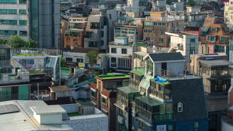 Beobachten-Sie-In-Einem-Morgendlichen-Zeitraffer,-Wie-Die-Belebten-Straßen-Von-Hongdae-Zum-Leben-Erwachen