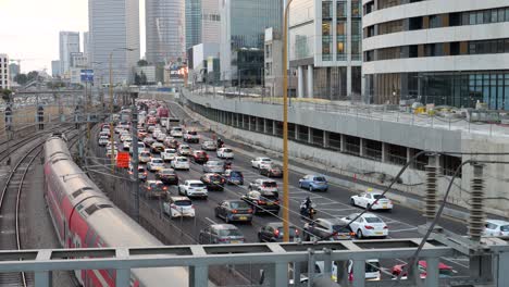 Übermäßiger-Verkehrsanstieg-Auf-Der-Autobahn-20-Ayalon-Gush-Dan-Tel-Aviv