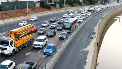 Slow-moving-commuters-at-Gush-Dan-Ayalon-Tel-Aviv