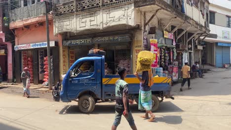 Una-Calle-Bulliciosa-En-La-Vida-Cotidiana-De-Bangladesh-Dhaka
