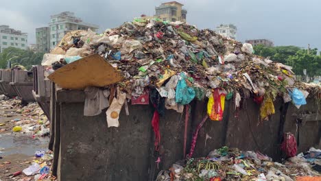 Unmanagable-amounts-of-solid-waste-accumulates-globally-each-year