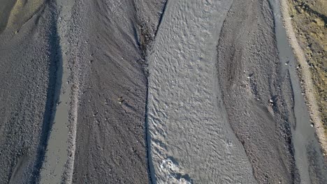 Gletscherschmelzwasser-Flussströme-Aus-Der-Luft-In-Island