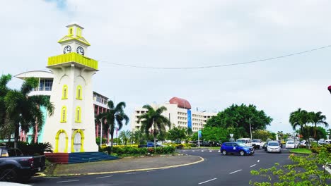 Cars-Driving-in-Traffic-Circle-With-A-Clock-Tower-on-Apia,-Samoa,-Upolu-Island