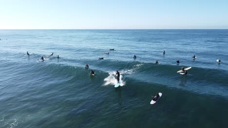 Surfer,-Der-Welle-In-Encinitas-Fängt