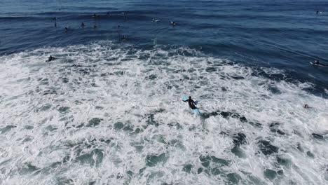 Longboarder-paddling-out-to-the-break