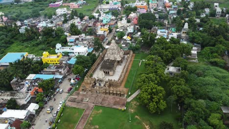 Aerial-arc-shot-of-Kailasanathar-Temple,-Kanchipuram,-Tamil-Nadu