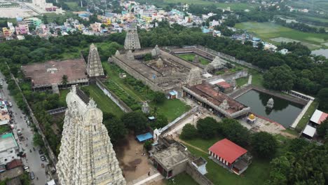 Fly-towards-Sri-Kanchi-Kamakshi-Amman-Temple-in-Kanchipuram,-Tamil-Nadu
