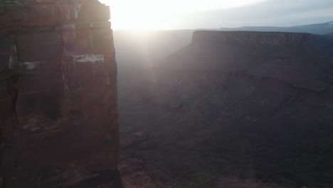 Luftaufnahme-Des-Castleton-Tower:-Der-Ikonische-Rote-Felsen-Von-Moab