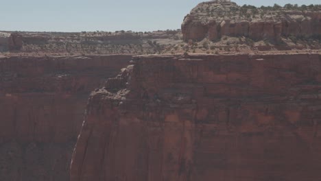 Zoom-out-from-a-tall-desert-cliff-in-central-Utah