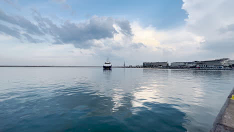 Forschungsschiff-Der-Universität-Danzig-Läuft-In-Den-Marina-In-Gdynia-Ein-–-Fortschrittliche-Forschungsausrüstung-Im-Hafen-Gdynia