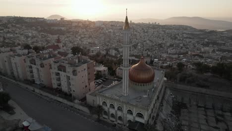 Muslimische-Moschee-Die-Große-Moschee-Von-Nazareth-Drohnenaufnahmen-über-Israel