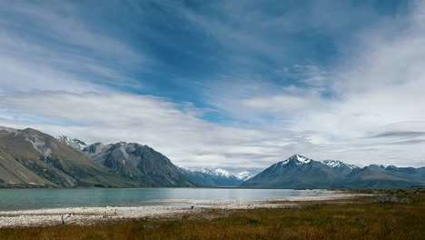 Time-lapse-Del-Sereno-Paisaje-Alpino-En-El-Lago-Tekapo,-Nueva-Zelanda