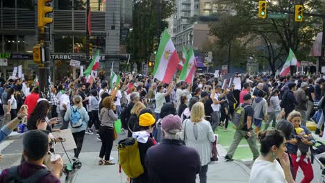 Massiver-Mahsa-Amini-Iran-Protest-Auf-Der-Straße-Von-Vancouver-In-Kanada