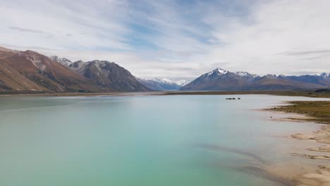 Lago-Glacial-Turquesa-En-Los-Alpes-Del-Sur-De-Nueva-Zelanda