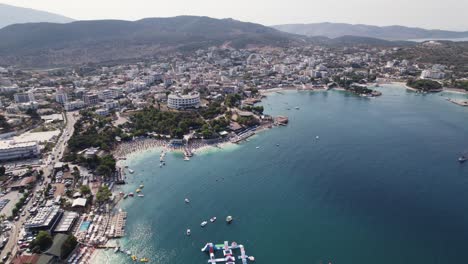 Luftaufnahme-Der-Atemberaubenden-Ksamil-Riviera-In-Albanien