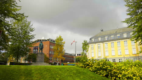 Panoramic-View-Of-Roald-Amundsen-Monument-And-North-Norwegian-Art-Museum-With-Overcast-On-A-Sunny-Day-In-Tromso,-Norway