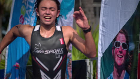 Close-up-of-a-teenage-male-athlete-sprinting-at-the-end-of-a-triathlon-doing-an-extreme-effort