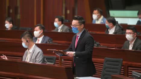Un-Legislador-Habla-Durante-Una-Reunión-En-La-Cámara-Principal-Del-Consejo-Legislativo-En-Hong-Kong