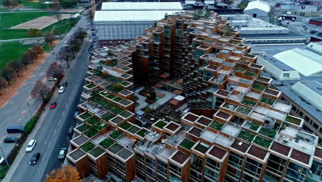 Estructura-Icónica-De-Una-Urbanización-Con-79-Y-Parque-En-El-Centro-De-La-Ciudad-De-Estocolmo,-Suecia