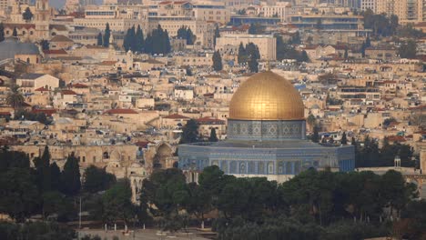 Camera-footage-of-the-Dome-of-the-Rock-christian-temple-in-Jerusalem,-Israel