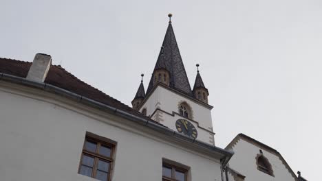 Alter-Glockenturm-In-Der-Antiken-Stadt