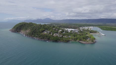 Flagstaff-Hill-On-Port-Douglas-Surrounded-By-The-Coral-Sea-In-Queensland,-Australia