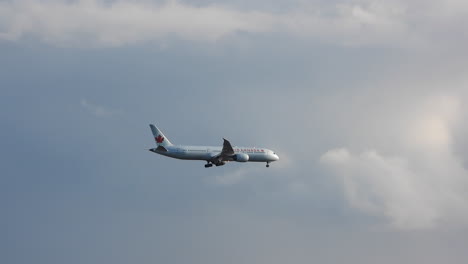 Air-Canada-Boeing-Acercándose-Al-Aeropuerto-De-Toronto,-Canadá