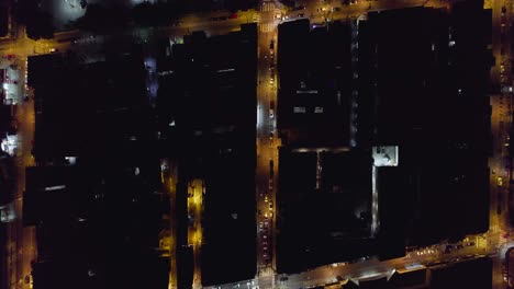 Luftaufnahme-über-Den-Nachtbeleuchteten-Straßen-Von-Sao-Vicente,-Brasilien---Von-Oben-Nach-Unten,-Drohnenaufnahme