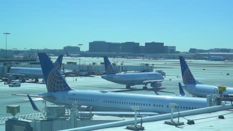 Aviones-De-United-Airlines-En-La-Terminal-Del-Aeropuerto-De-Los-Ángeles-Lax