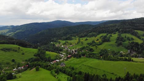 Scenic-landscape-of-tranquil-village-in-Beskid-Sadecki-mountains-Southern-Poland