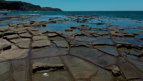 Geometric-coastal-features-at-Figure-Eight-Pools-in-Sydney-Royal-National-Park,-Burning-Palms-Beach,-Australia