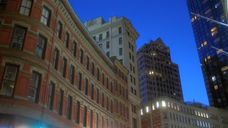 Filmische-Ansicht-Von-Boston-North-End-Stadtbild-Bei-Nacht