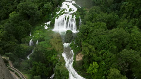 Approaching-On-Cascata-Delle-Marmore---Marmore-Falls-In-Umbria,-Italy