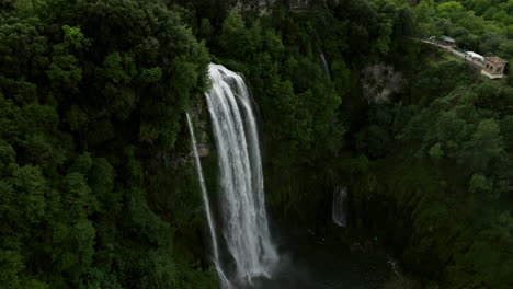 Tallest-Artificial-Waterfall-Of-Marmore-Falls---Cascata-Delle-Marmore-In-Umbria,-Italy