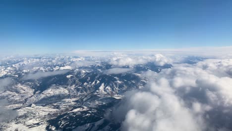 Volando-Sobre-El-Valle-Gallatin-Y-Rodeando-Las-Montañas-Del-Pico-Español