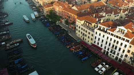 Water-Bus-And-Boats-On-The-Grand-Canal-In-Venice-At-Sunrise---aerial-drone-shot