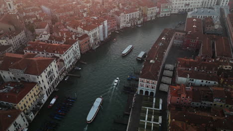 Aerial-View-Of-Vaporetto-Ferryboat-In-Canal-Grande-During-Sunrise-In-Venice,-Italy