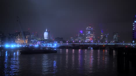 Cinematic-Night-View-Of-Marine-Vessel-And-London-Cityscape-By-The-River-Thames-Near-Blackfriars-Bridge-In-London,-UK