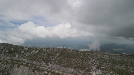 Vista-Aérea-Impresionante-Del-Pintoresco-Parque-Nacional-Lovcen,-Kotor,-Montenegro
