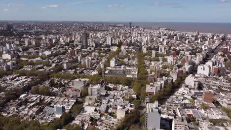 Paisaje-Urbano-De-Montevideo,-Uruguay.-Vista-Panorámica-De-Drones-Aéreos