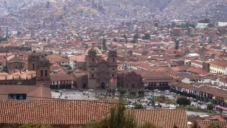 Spielen-Sie-Plaza-Cusco-Cityscape---4K