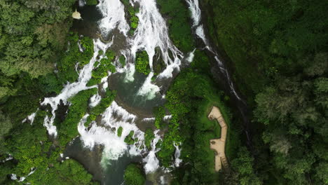 Blick-Von-Oben-Auf-Den-Wasserfall-Marmore-In-Umbrien,-Italien---Drohnenaufnahme